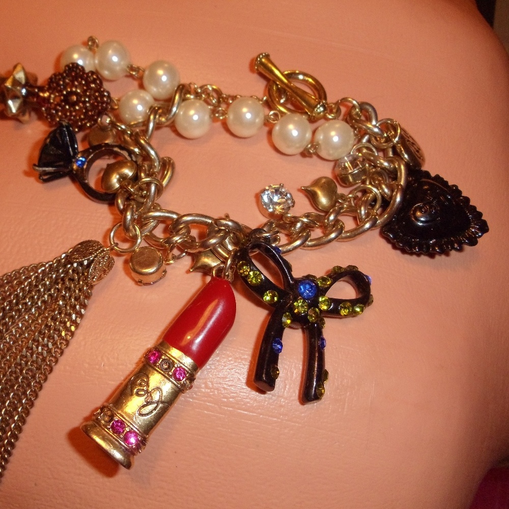 BETSEY JOHNSON LIPSTICK VANITY MARILYN Monroe BRACELET vintage bow retro pinup
